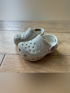 CROCS Kids Sparkle White Glitter Clogs - 6 toddler